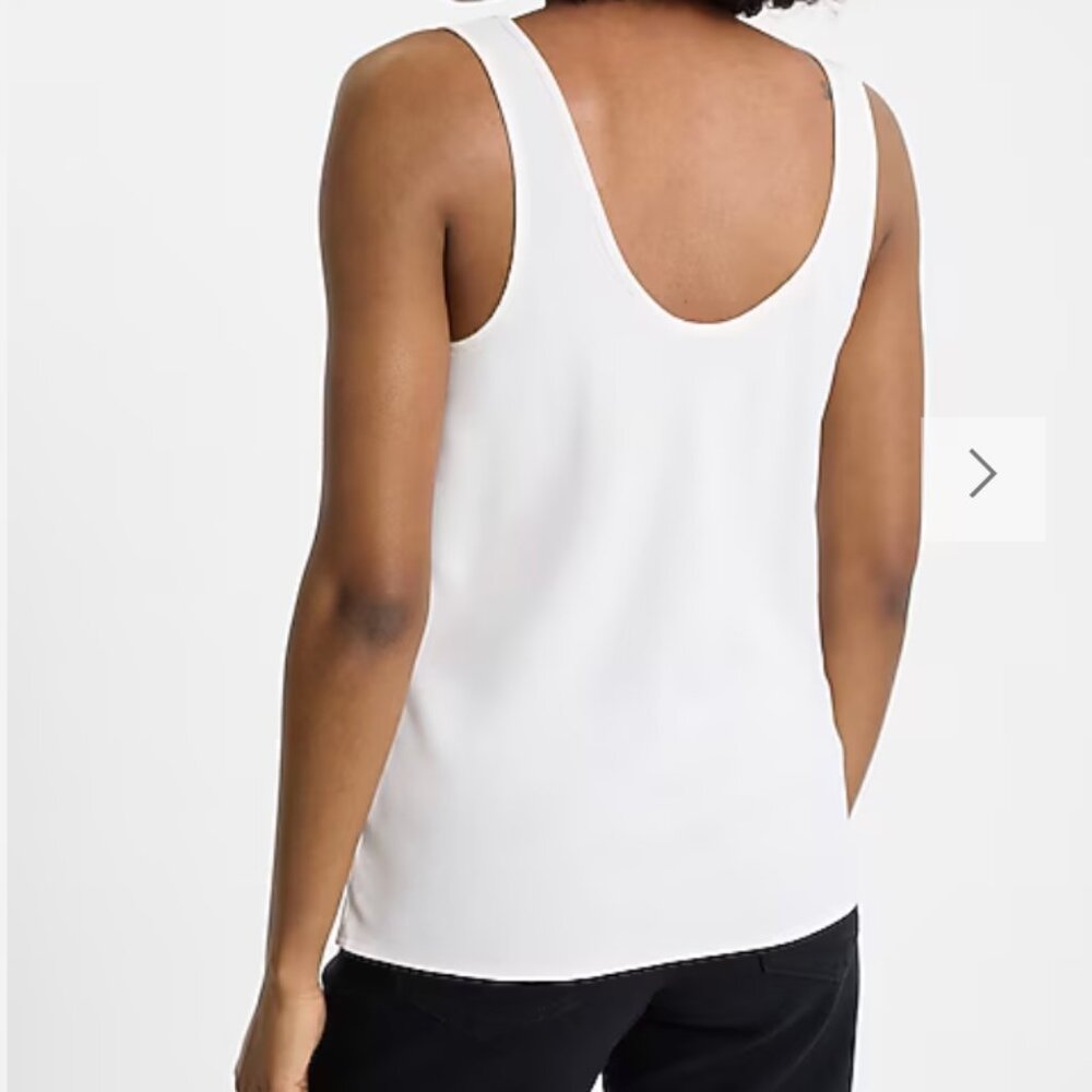 Express Scoop Neck Tank - Picture 2 of 6